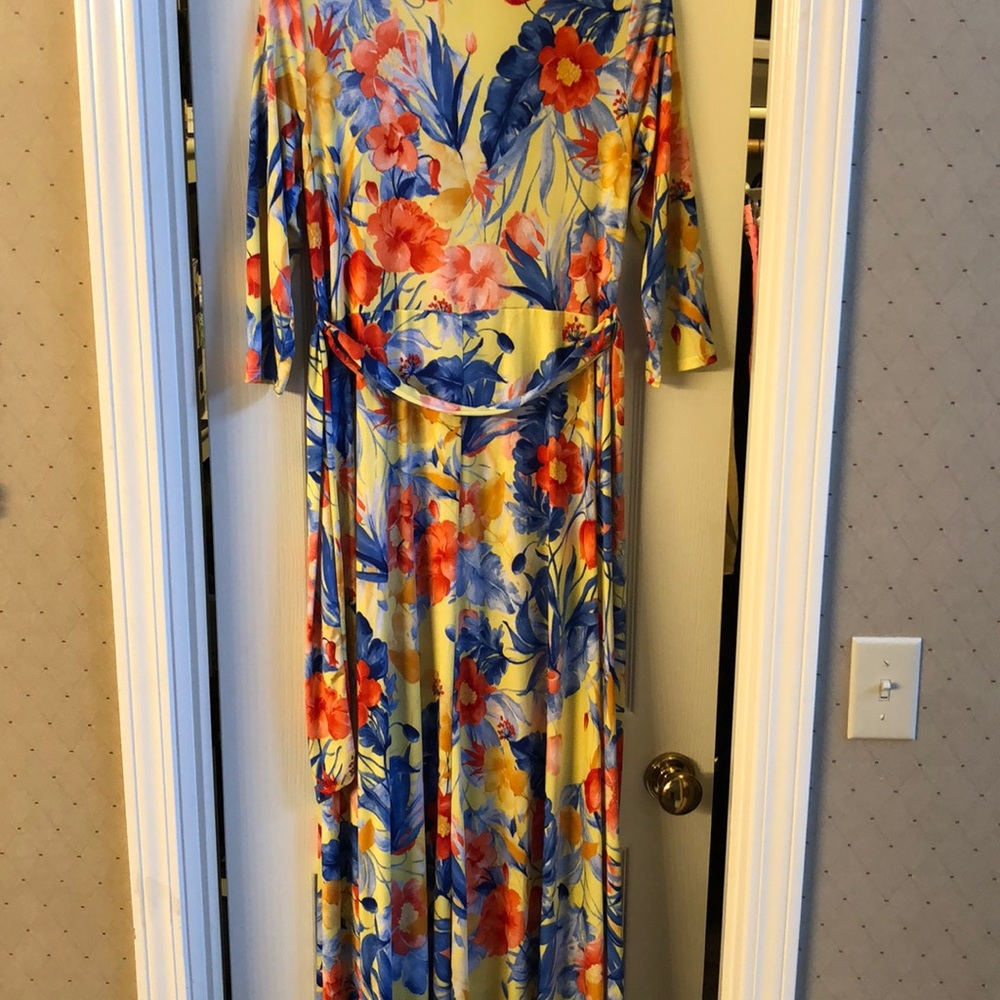 Dress - Picture 2 of 3
